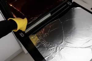 Πώς να καθαρίσετε τον φούρνο με αλουμινόχαρτο και να δείχνει σαν καινούργιος – Αξίζει να δοκιμάσετε