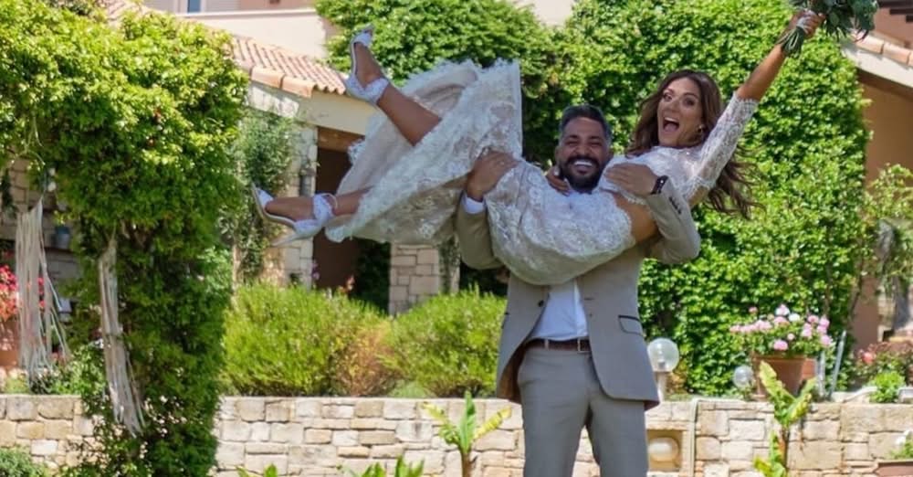 Επτά χρόνια γάμου για Λασκαράκη – Σουλτάτο: «Όσα χρόνια κι αν περάσουν, θα σε σηκώνω πάντα ψηλά»