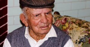 Δεν σταματούσε να φέρεται άσχημα στον ηλικιωμένο πάτερα του. Μέχρι που ο δικός του γιος, του έδωσε ένα μάθημα