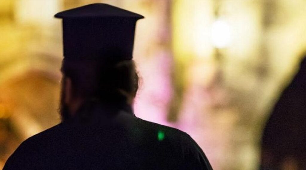 Παπάς στην Εύβοια διέκοψε το Χριστός Ανέστη: «Χάσου από μπροστά μου»