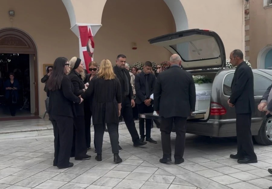 Δεν άντεξε τον πόνο μετά την κηδεία της κόρης της – Μόλις μαθεύτηκε για την μητέρα της Μυρτώς