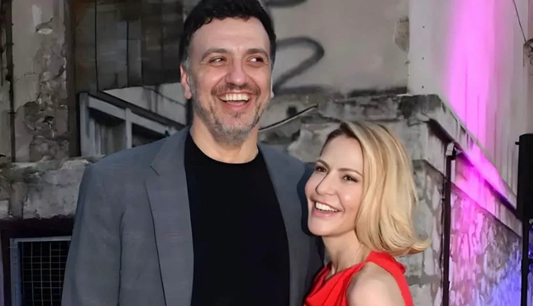 Κρυστάλλινοι πολυέλαιοι, πανάκριβα βαριά έπιπλα, χειροποίητα χαλιά: Η 1η φώτο μέσα στο αρχοντικό των Κικίλια – Μπαλατσινού στο κέντρο της Αθήνας