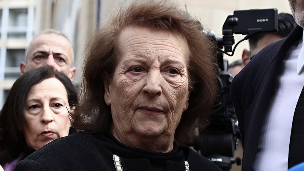 Στην κηδεία της Μαρινέλλας η σύζυγος του Καζαντζίδη: «Όταν πέθανε ο Στέλιος η Μαρινέλλα με…»