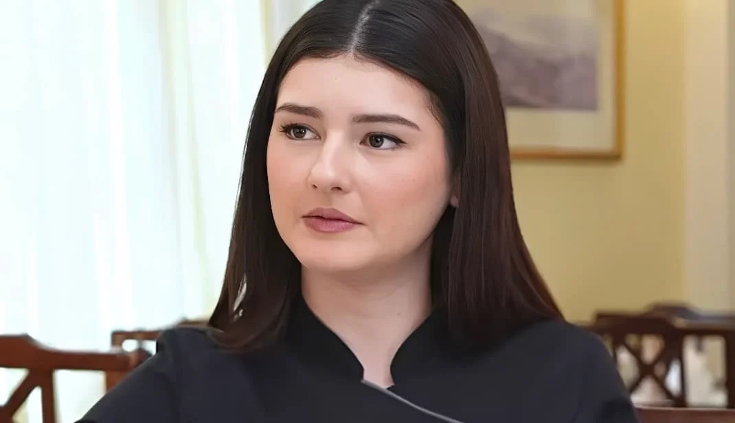 «Είμαι πολύ περήφανη για το επίθετο και την οικογένειά μου» λέει η σεφ του εστιατορίου της Βουλής