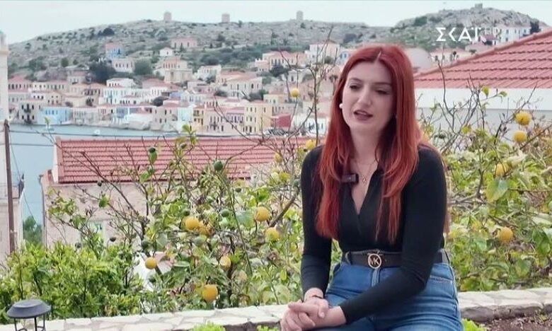 Άφησε την οικογένειά της για την Χάλκη: Εκπαιδευτικός έβαλε πάνω απ’ όλα την ανάγκη των παιδιών για εκπαίδευση και λέει πως η μοίρα την έφερε στο νησί