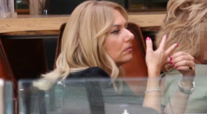 Μόλις μαθεύτηκε – Ράκος η Μεσσαροπούλου έξω από την ΜΕΘ που νοσηλεύεται ο Μυλωνάκης – Οι κινήσεις της