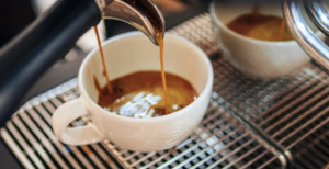 Οι γιατροί αποκαλύπτουν ότι η κατανάλωση καφέ κάθε πρωί προκαλεί…