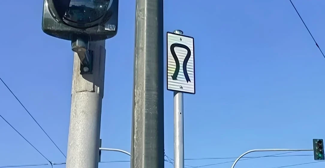 Αυτή είναι η νέα πινακίδα στους δρόμους της Αθήνας: Τι να κάνετε όταν τη δείτε – Πού βρίσκεται