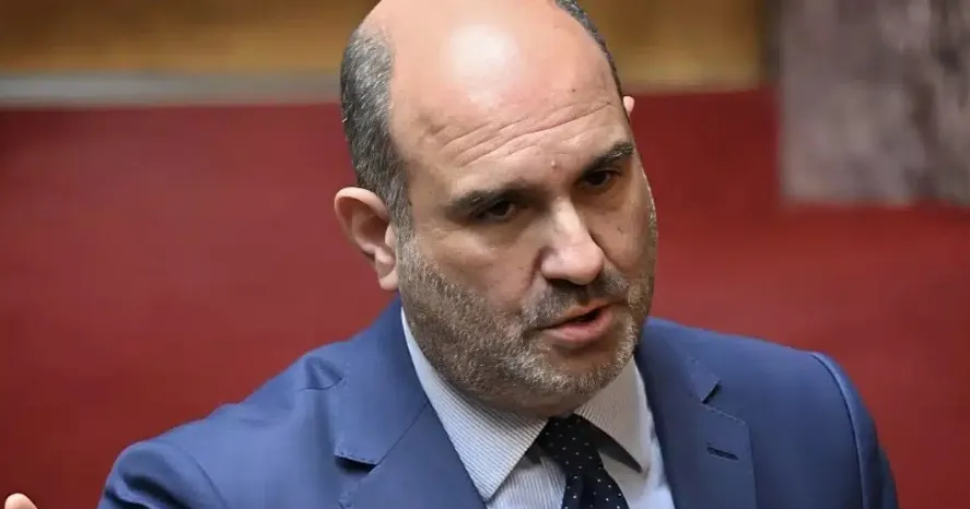 Κασσελάκης: Θέτει θέμα πτυχίου και για τον Μαρκόπουλο – Σκληρή απάντηση