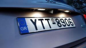 Παράνομες οι πινακίδες που έχουν αυτή τη μορφή – Προσοχή, έχει πρόστιμο 350ευρώ σε όλους τους οδηγούς