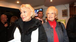 Τραγική φιγούρα η πολυαγαπημένη αδερφή της Μαρινέλλας, Λούλα στη κηδεία της