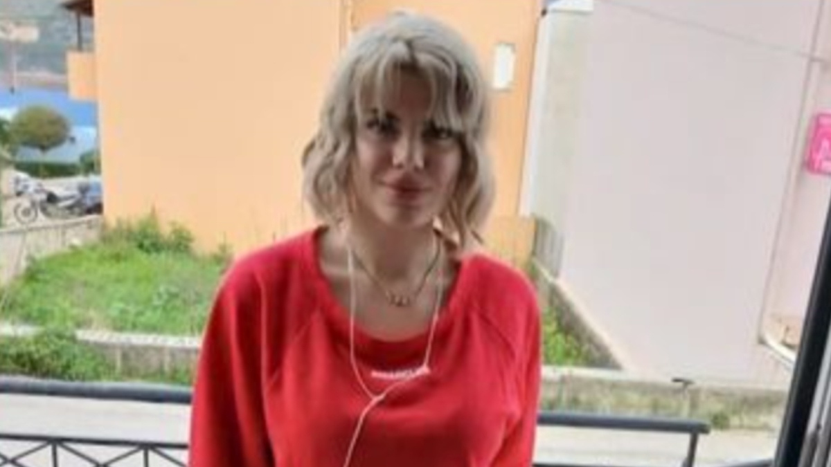 Ντυμένη με… Τσίριξε η Κεφαλονιά – Το βίντεο με την Μυρτώ που κάνει τον γύρο του Διαδικτύου