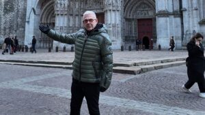 Ο Τάσος Δούσης με ένα άρθρο φωτιά για τους υποκριτές του Πάσχα: «Πώς ήρθες έτσι στον επιτάφιο @@@@@…»