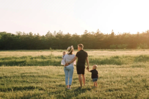 Επίδομα παιδιού: Ποια είναι τα ποσά ανά τέκνο και τα εισοδηματικά κριτήρια