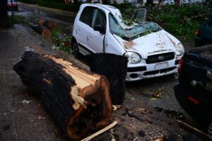 Νεκρός στη Νέα Μάκρη από την κακοκαιρία – Άνδρας παρασύρθηκε από ρέμα