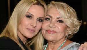 Διπλό χειρουργείο της Ζήνα στις φωνητικές χορδές: «Η Μαρινέλλα έσωσε τη φωνή μου»