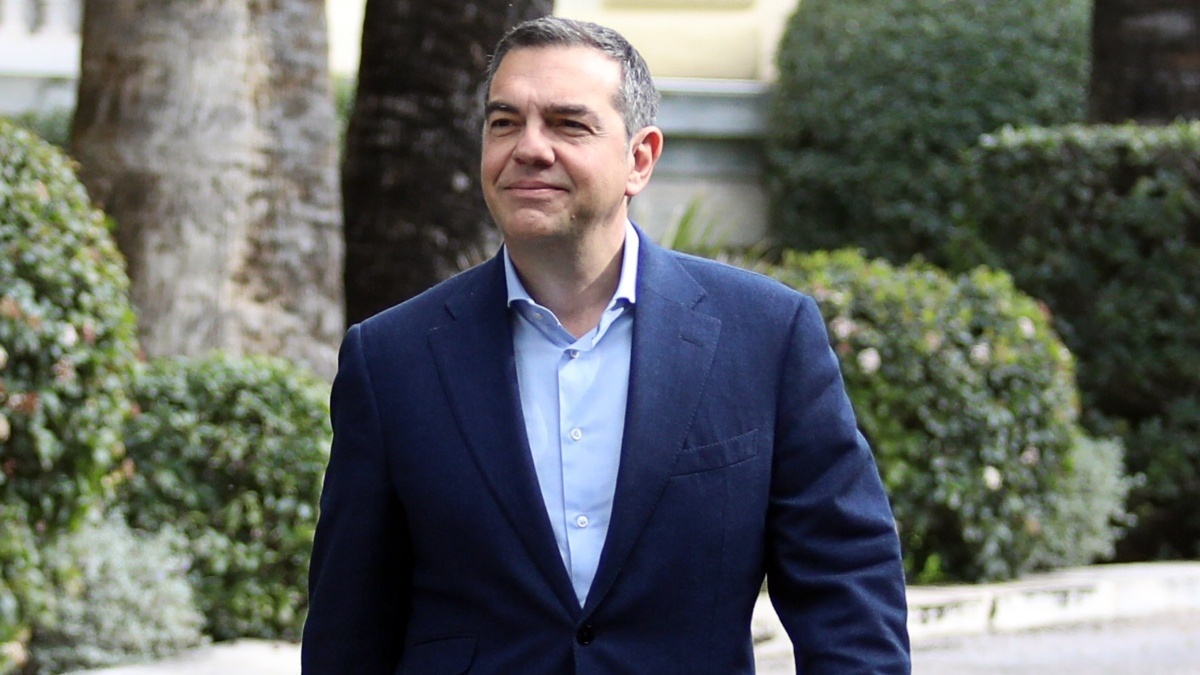 Ο Τσίπρας κάνει την μεταγραφή που αλλάζει τα δεδομένα μέσα από τα χέρια του ΠΑΣΟΚ