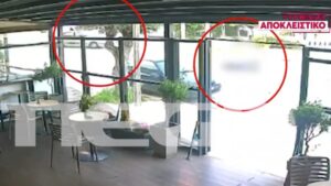 Καρέ – καρέ το σοκαριστικό τροχαίο με θύμα 64χρονο – «Μέσα σε 12 ώρες ο άνθρωπος τέλειωσε» λέει η σύζυγός του (video)