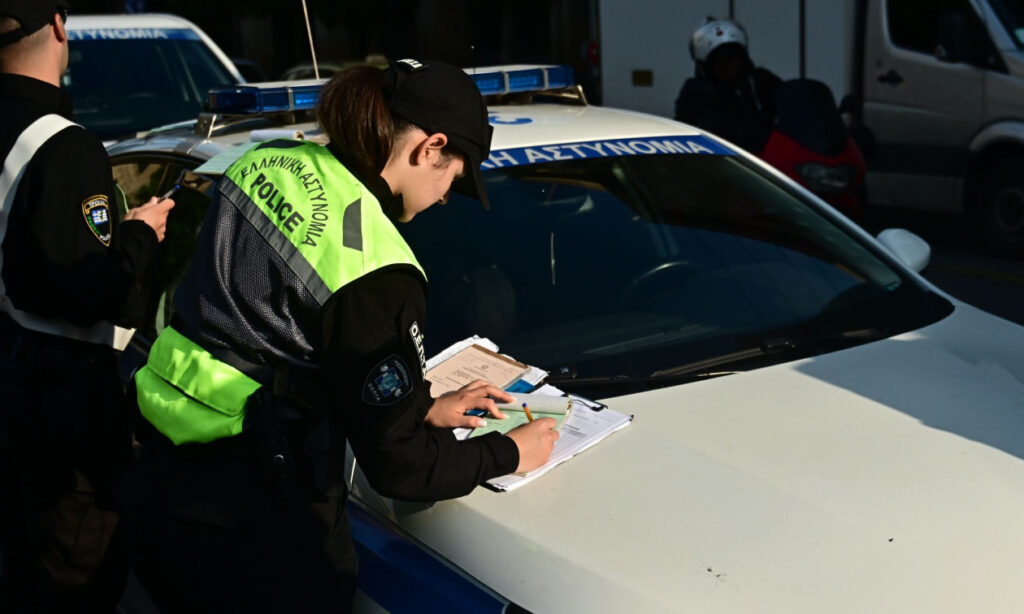 Σας πήρε η Τροχαία το δίπλωμα οδήγησης; Πώς μπορείτε να κινηθείτε νομικά