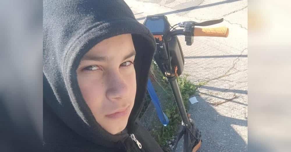 Ηλεία: Συγκλονίζει η γιαγιά του 13χρονου που σκοτώθηκε σε τροχαίο με πατίνι – «Χάσαμε το παιδάκι μας, ήταν η κακιά η ώρα»