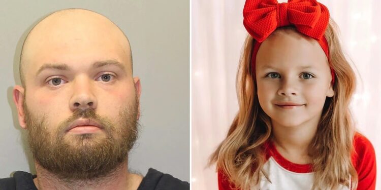 Ο κούριερ τραγουδούσε «τρίγωνα κάλαντα», ενώ δολοφονούσε την 7χρονη Αθηνά, αποκαλύπτει ανατριχιαστικό ηχητικό