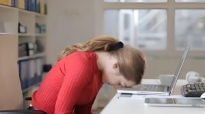 Το αυτοάνοσο νόσημα που μπορεί να κρύβει η ανεξήγητη κόπωση και ο πόνος στις αρθρώσεις