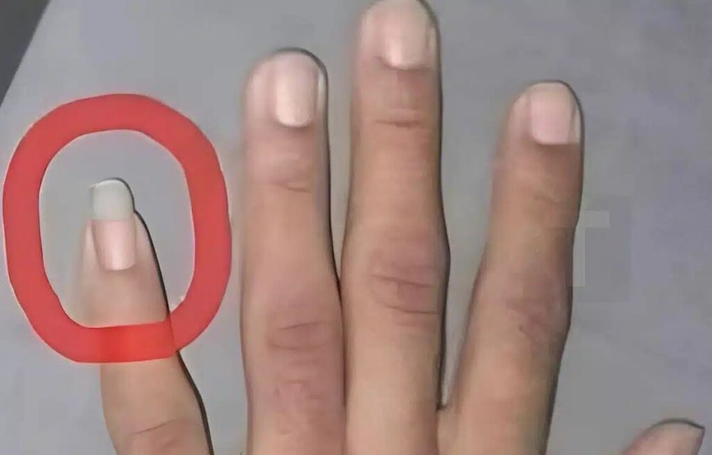 Γιατί μερικοί άντρες αφήνουν το νύχι του μικρού δαχτύλου μακρύ;