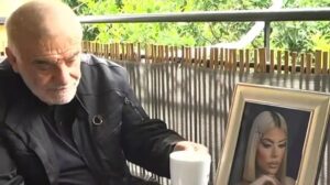 «Τη συμβούλευα, την καμάρωνα, δεν μπορώ να το αντέξω»: Ράκος ο πατέρας της Μυρτώς μετά το τρισάγιο στην Κεφαλονιά