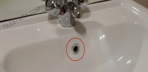 Λίγοι γνωρίζουν γιατί υπάρχει αυτή η σημαντική μικρή τρύπα στον νεροχύτη