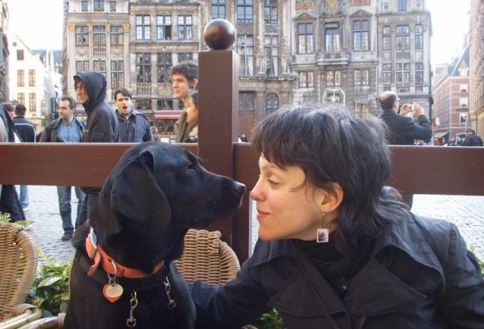 H Ιωάννα-Μαρία τυφλώθηκε από ιατρικό λάθος, σπούδασε ψυχολογία και ίδρυσε την πρώτη σχολή για σκύλους-οδηγούς τυφλών στην Ελλάδα