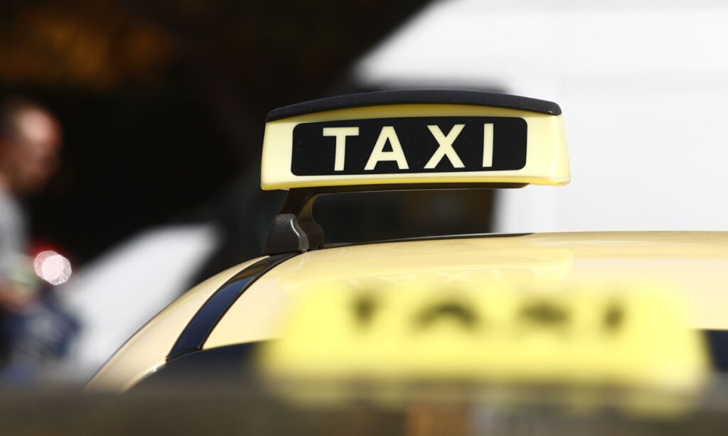 Τραγωδία: Ταξιτζής πέθανε στο τιμόνι