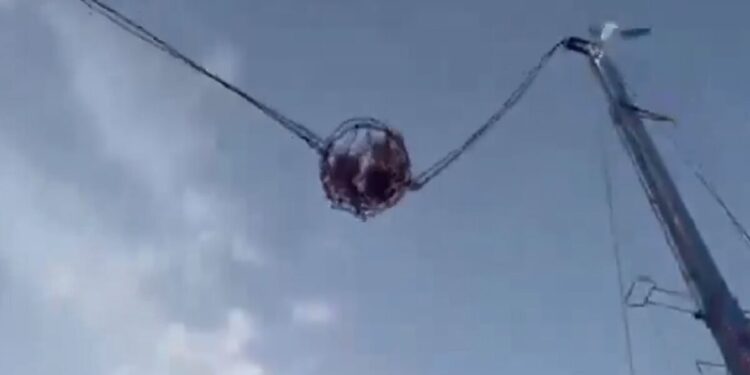 Τρόμος σε λούνα παρκ: Έσπασε ιμάντας παιχνιδιού και τραυματίστηκαν 4 άτομα (video)