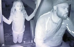 Ανατριχιαστική φωτογραφία δείχνει τις τελευταίες στιγμές 7χρονης που απήγαγε και σκότωσε διανομέας στο Τέξας