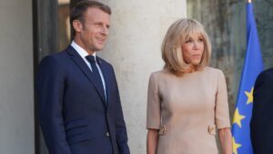 Σούσουpο με Μπριζίτ Μακρόν: Τι συνέβn στο Σύνταγμα και τpάβηξε όλα τα βλέμματα