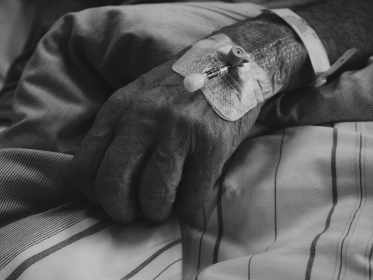 Αν ο Γονιός σας Δείχνει Αυτά τα 3 Σημάδια, Μπορεί να Πλησιάζει στο Τέλος της Ζωής του. Προετοιμαστείτε για ότι Έρχεται