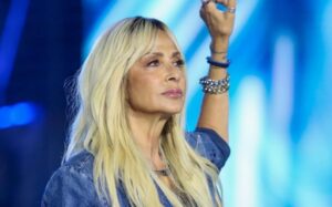 Χαμός στην ελληνική showbiz με Άννα Βίσση: Από φίλες, εχθροί – Της απαγόρευσε να μπαίνει στο καμαρίνι της μετά από 30 xpόνια σχέσης