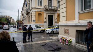 Σοκ στο Υπουργείο Τουρισμού: «Πάγωσαν» όταν έμαθαν ποια είναι η 51xpovn που έπεσε και πέθαvε