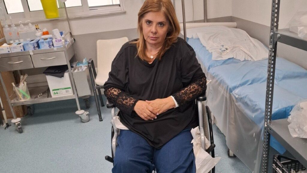 Σοκ για Βάσια Παναγοπούλου: Έσπασε το πόδι της σε πτήση – Ούρλιαζε από τους πόνους, δεν την βοήθησε κανείς