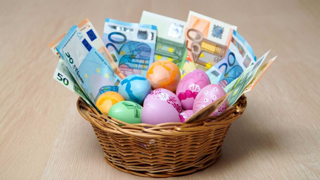 ΕΠΙΔΟΜΑ ΠΑΣΧΑ 300 ΕΥΡΩ ΚΑΙ ΧΑΜΟΓΕΛΑ ΓΙΑ ΤΟΥΣ ΣΥΝΤΑΞΙΟΥΧΟΥΣ