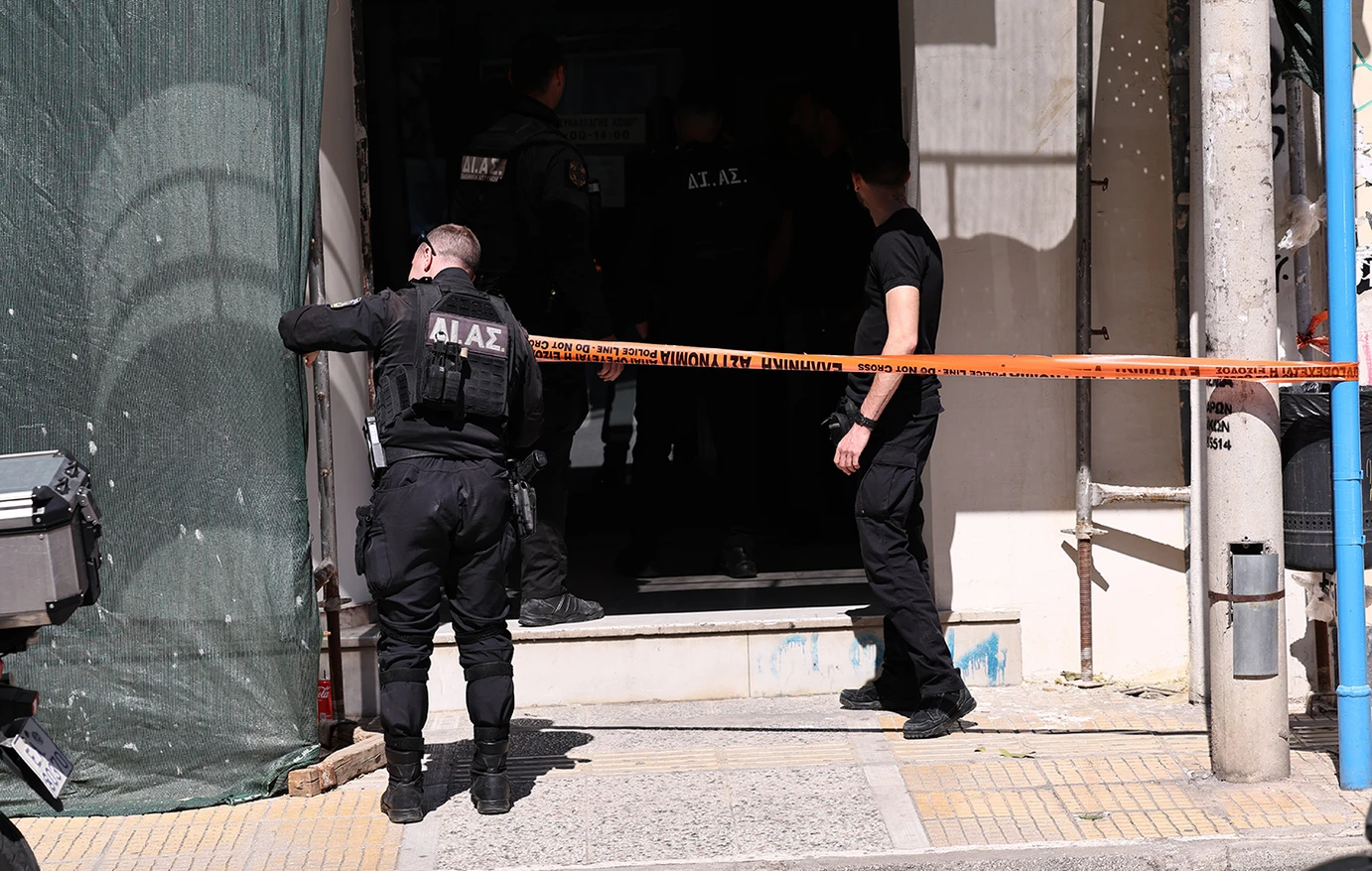 Μετά τον ΕΦΚΑ, ο ηλικιωμένος πήγε με ταξί στη Λουκάρεως και πυροβόλησε άλλους τρεις ανθρώπους