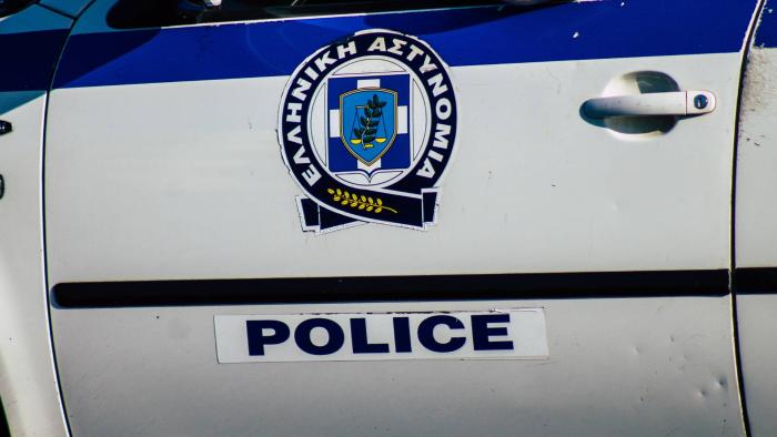 Πρωταθλητής μαχητικού σπορ μετέφερε στην Εθνική Οδό 1,15 εκατ. ευρώ μετρητά σε σακούλες