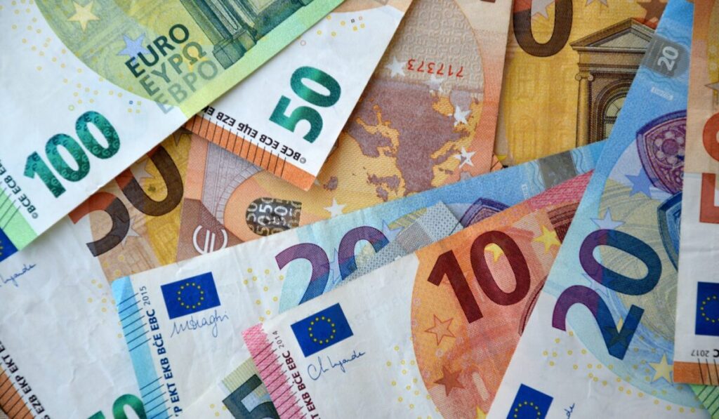 Συντάξεις: Ποιοι είναι οι «ευνοημένοι» που λαμβάνουν Δώρα έως 800 ευρώ