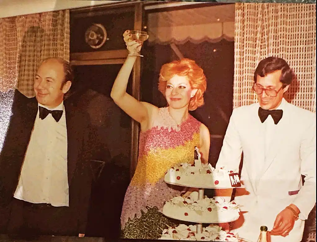 f2 ston gamo toy me tin agapimeni toy mairi alexopoyloy i opoia meta egine monachi