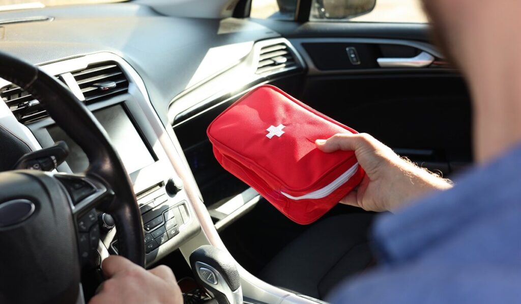 Φαρμακείο αυτοκινήτου: Ανατροπή στον κανονισμό για το 2026, το πρόστιμο