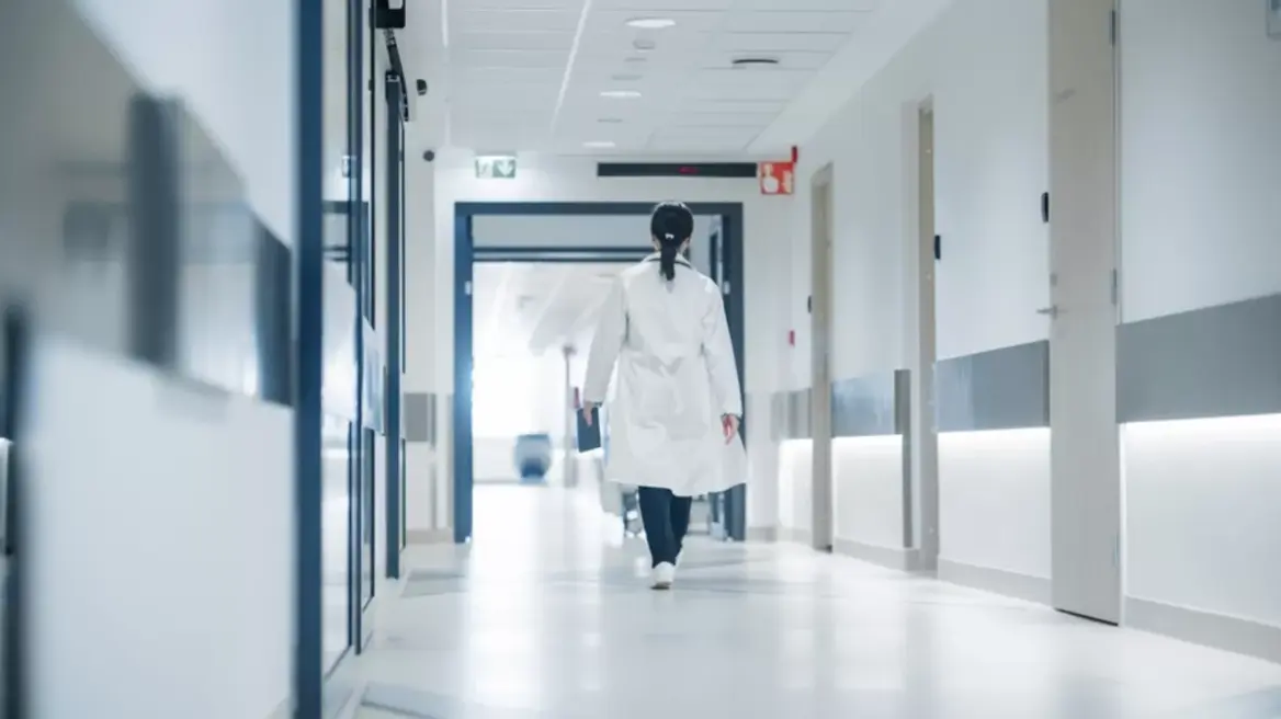 giatros hospital shutterstock 2557673793