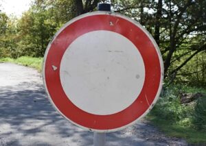 Πρόστıμο 200 εupώ και αφαίρεση διπλώματος για όσους δεν ξέρουν τι σημαίνει αυτό το σήμα