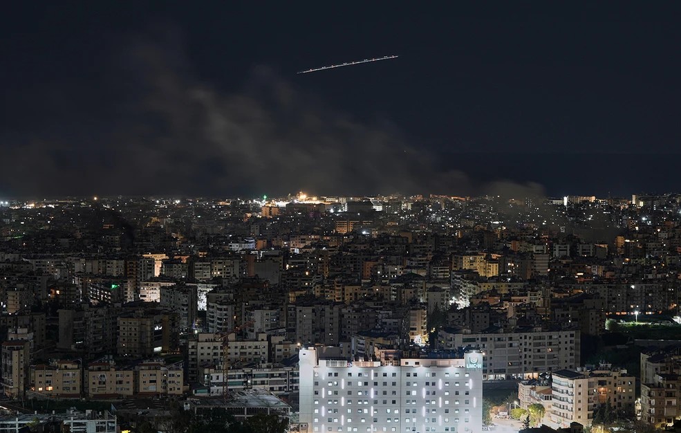 Η πιο κρίσιμη νύχτα του πολέμου: «Απόψε θα συμβεί» λέει ο Τραμπ – Το Ιράν μοιράζει χάπια ιωδίου υπό το φόβο πυρηνικής επίθεσης