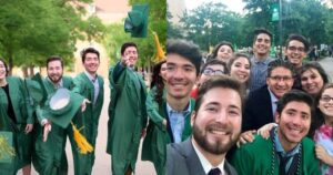 Πεντάδυμα Αδέρφια Παίρνουν Μαζί Πτυχίο Από Το Ίδιο Πανεπιστήμιο!