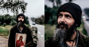 «Βατράχι» των ΟΥΚ κρατάει την Παναγία και περπατάει από την Λαμία μέχρι το Άγιο Όρος