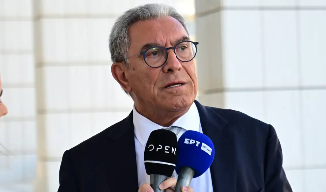 Βασίλης Καπερνάρος: Άγνωστοι έβαλαν εκρηκτικό μηχανισμό στο γραφείο του